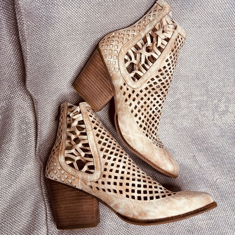 Coconuts by Matisse Beige Cutout Ankle Booties‎